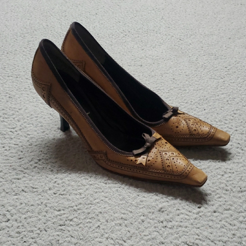 Prada  Women's Two-Tone Brown Pointed Toe Leather Pumps Size 6 US - Picture 3 of 9